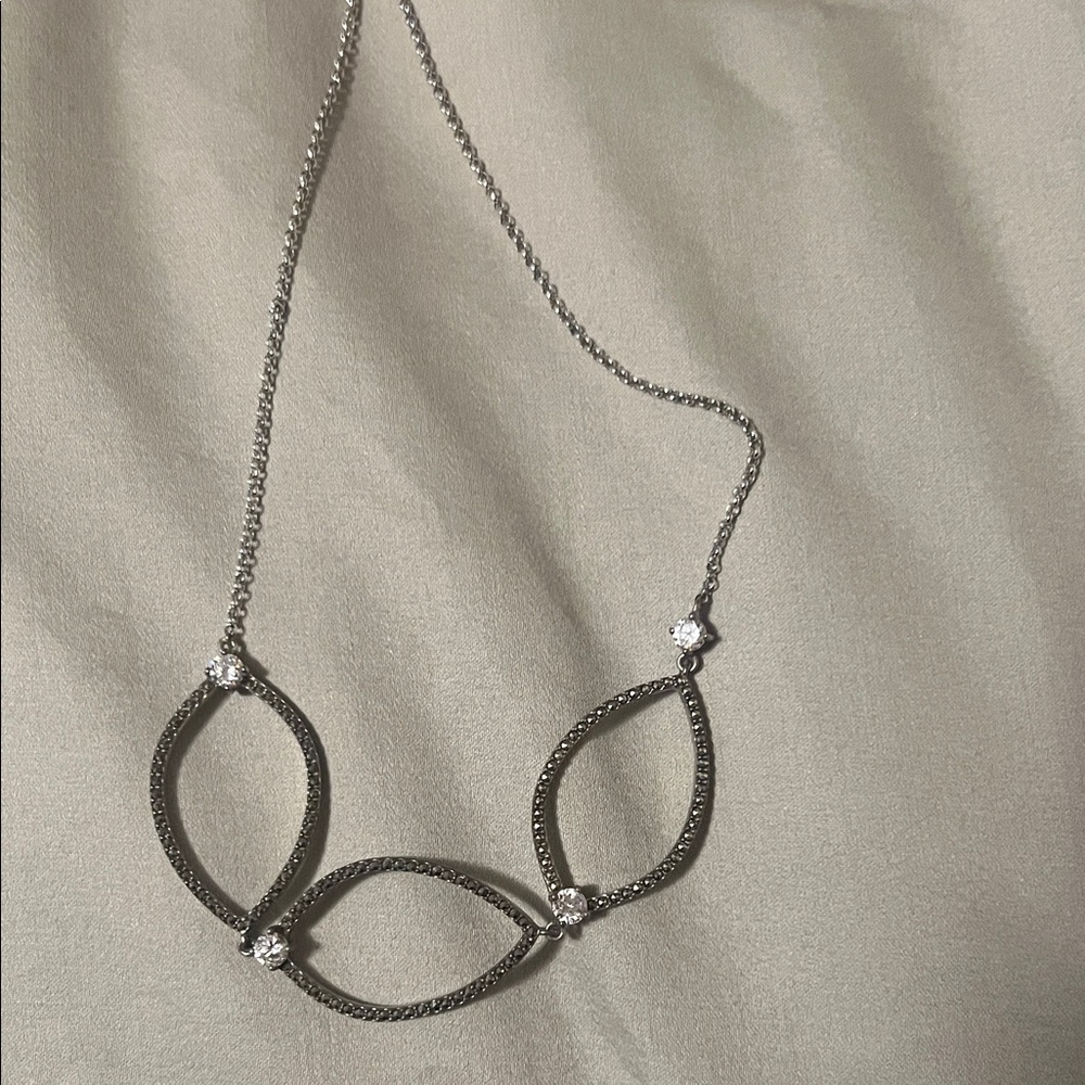 Elegant Silver choker Necklace with Crystal Accents